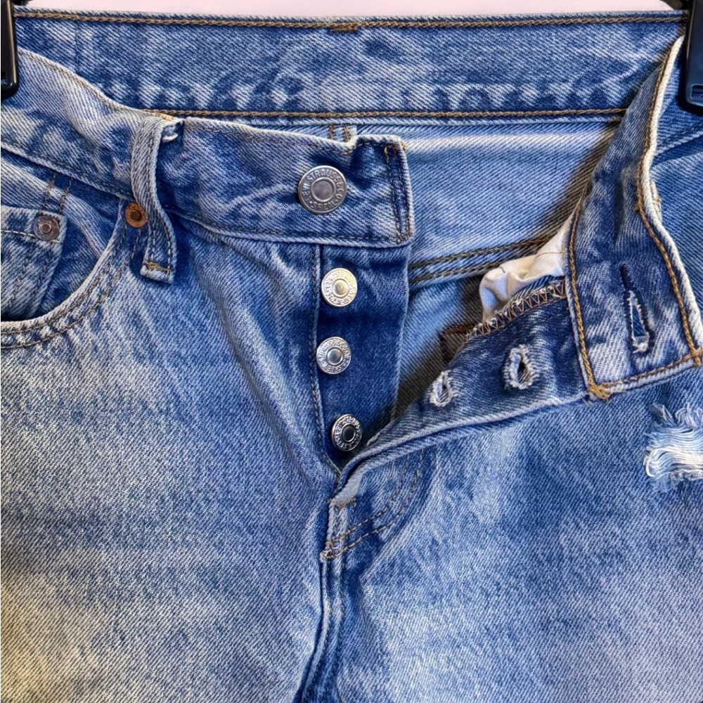 Levi’s 501 Size 26 Taper Floral Rose Embroidered Distressed Jeans - RARE✨ - Picture 4 of 14